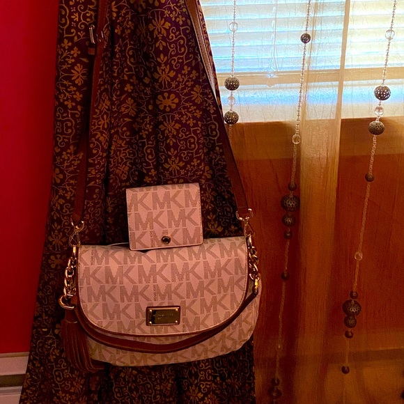 👜 Authentic Michael Kors Purse 👜 - Picture 4 of 7